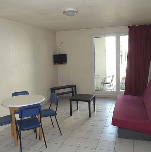 Location appartement meublé Avignon T2, balcon, cuisine aménagée et équipée